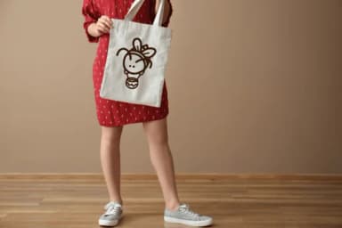 Bee by Chonada — Dingbats Font — thumbnail 6