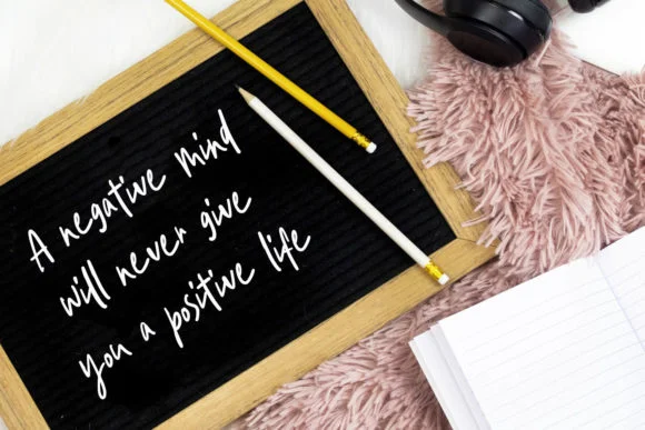 Awesome Sunday Font by Kotak Kuning Studio — Script Handwritten Font — thumbnail 6