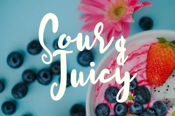Quattro Font by Maulana Creative by Maulana Creative — Script Handwritten Font — thumbnail 3